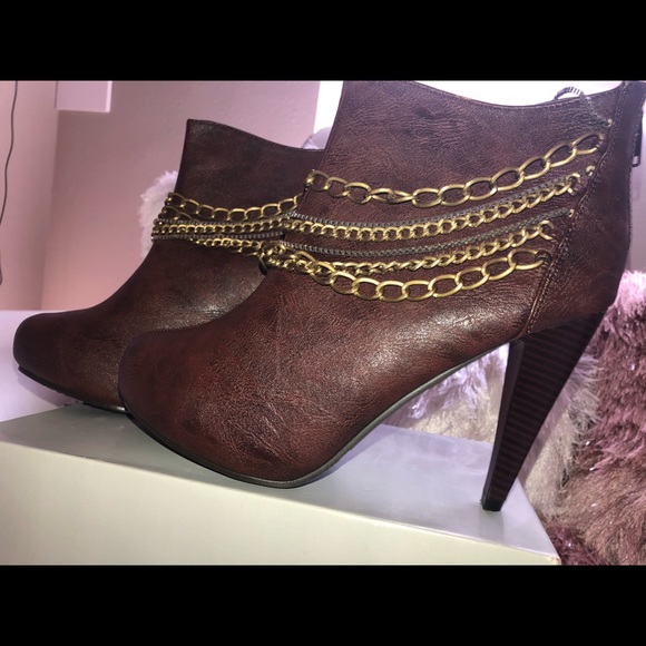 New never worn heels - Picture 3 of 3